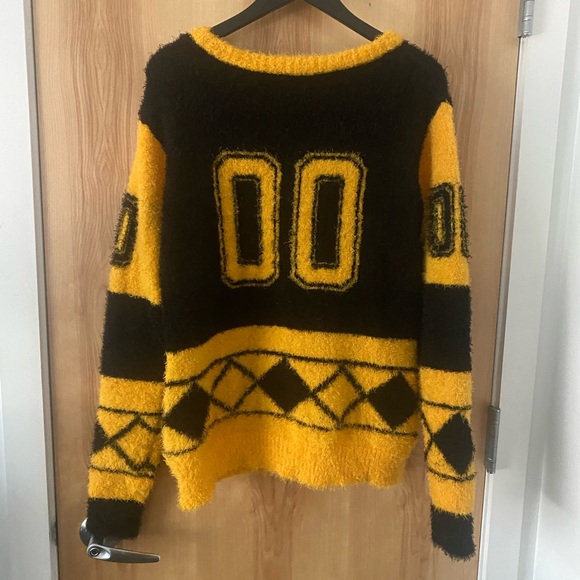 Boston Bruins Sweater - Picture 2 of 3